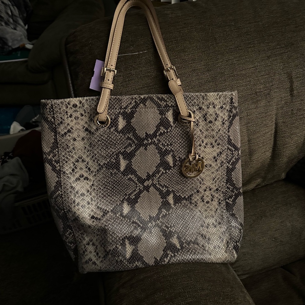 Michael Kors purse/handbag